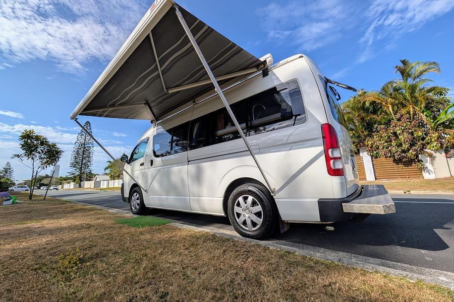 2008 Toyota HIACE Campervan 12
