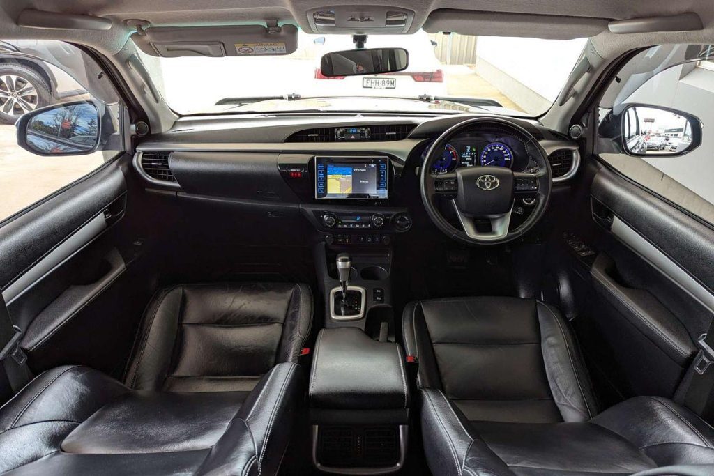 2018 Toyota Hilux SR5 4X4 Black 12