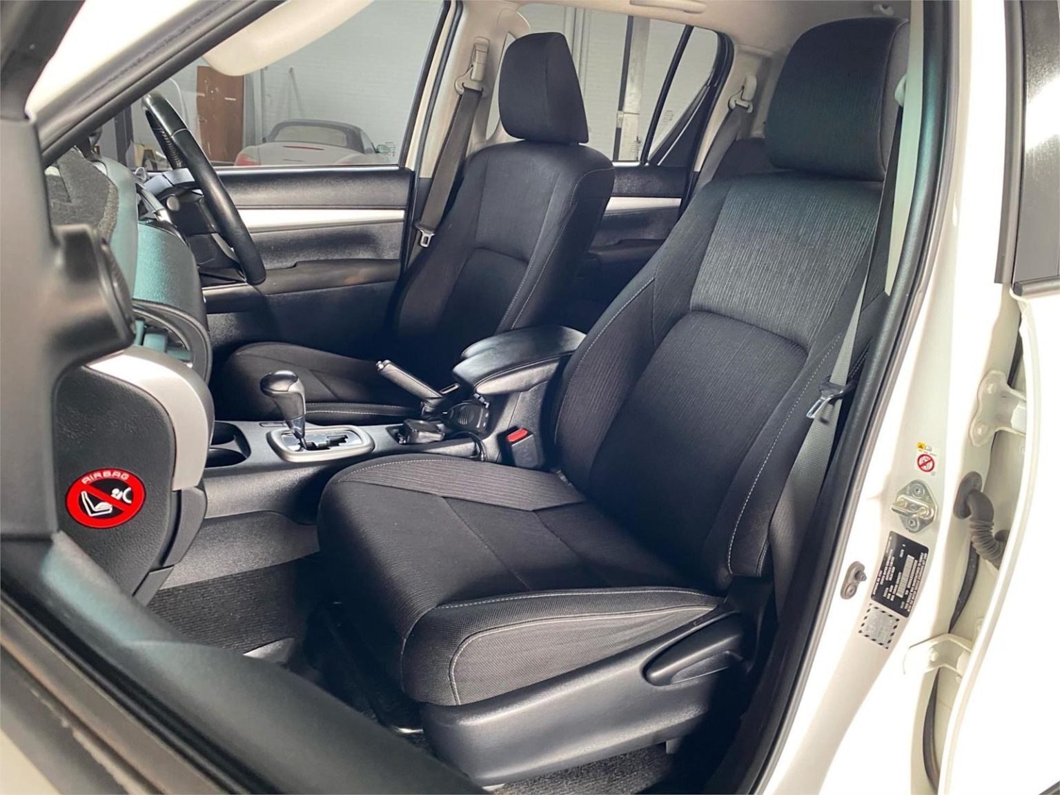 2017 Toyota Hilux SR5 (4x4) GUN126R MY17 4X4 13