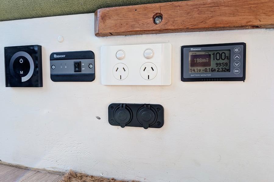 2008 Toyota HIACE Campervan 23