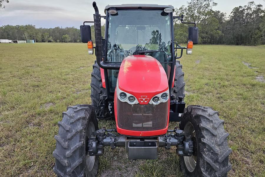 2017 Massey Ferguson 4609 Tractor 15