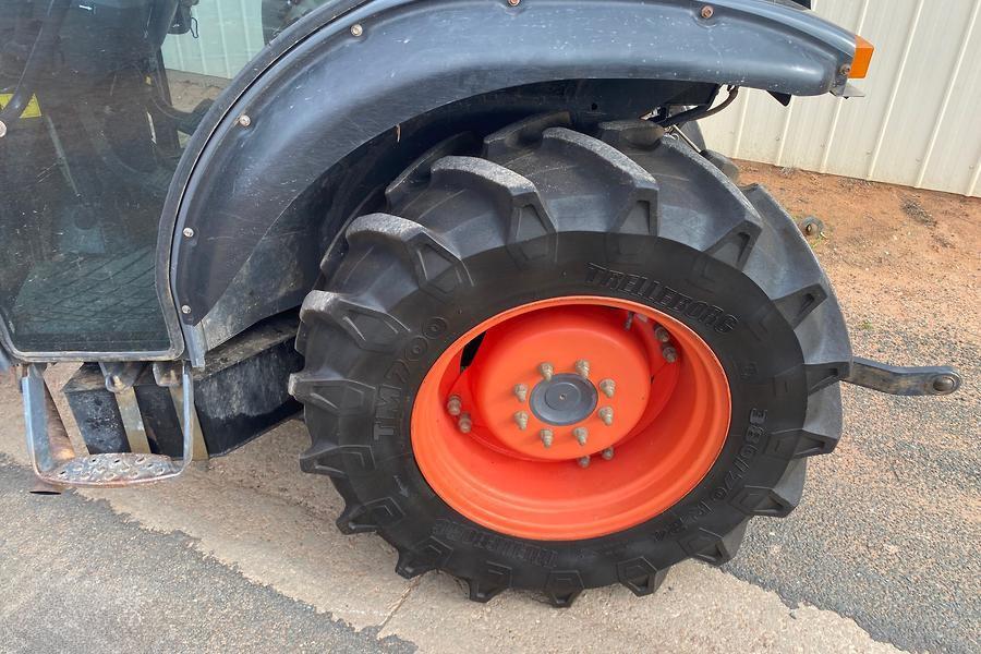 2015 Kubota M8540 Narrow 11