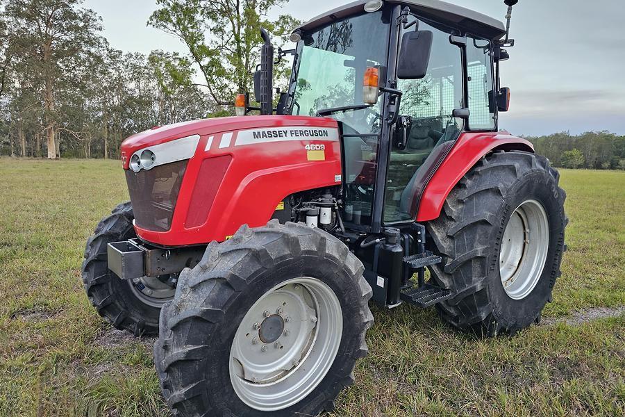2017 Massey Ferguson 4609 Tractor 17