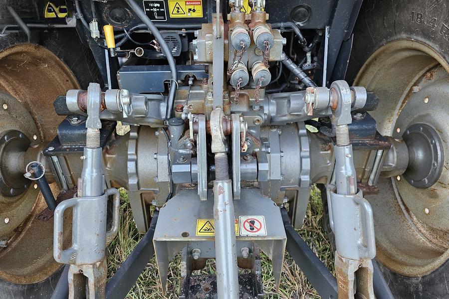 2017 Massey Ferguson 4609 Tractor 10