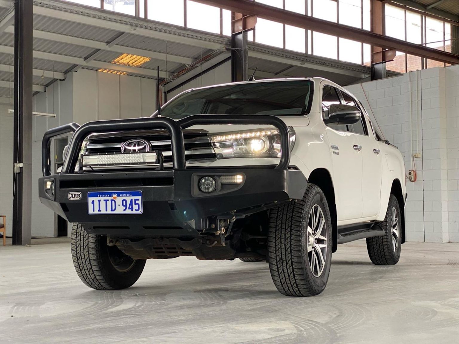 2017 Toyota Hilux SR5 (4x4) GUN126R MY17 4X4 6