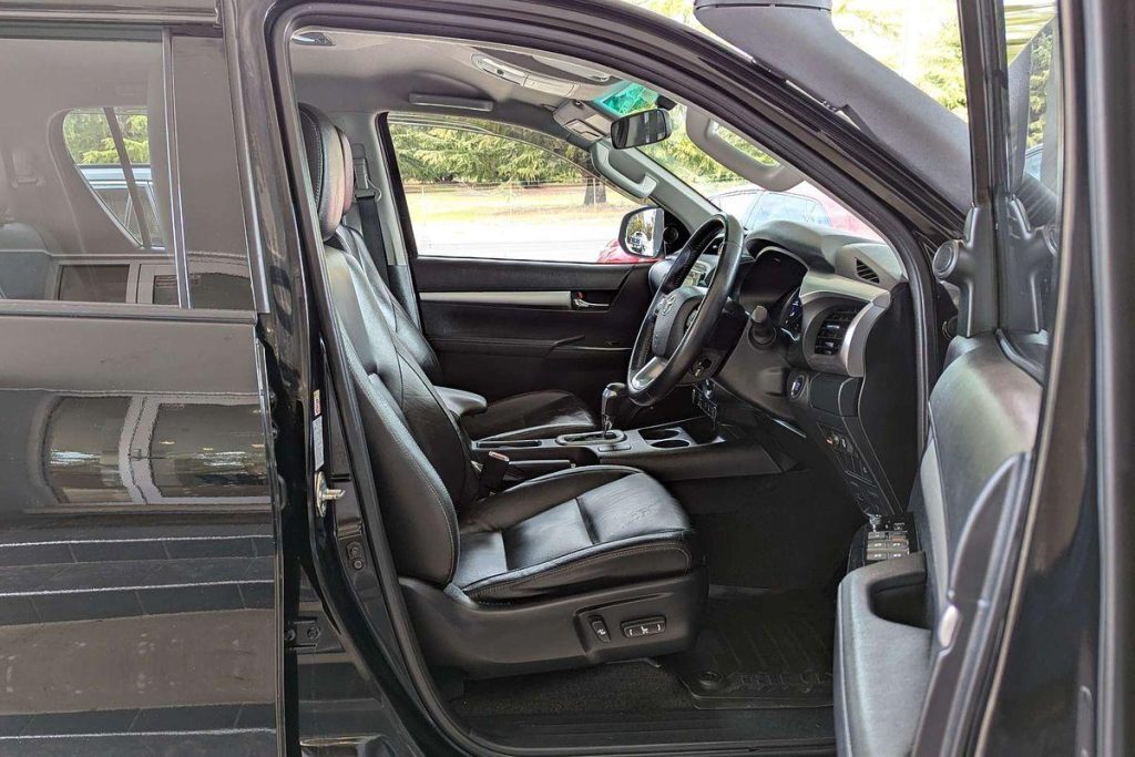 2018 Toyota Hilux SR5 4X4 Black 21
