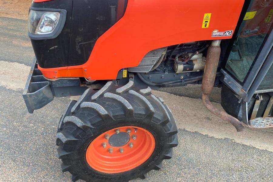 2015 Kubota M8540 Narrow 9