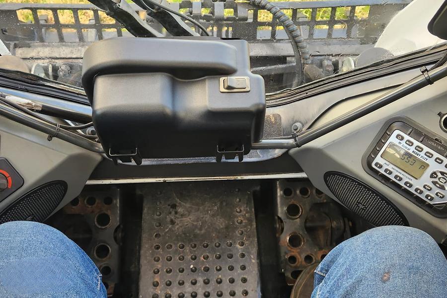 2015 Bobcat S590 4-in-1 Bucket 5