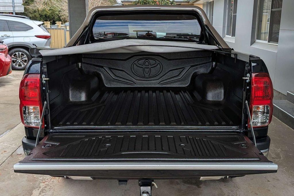 2018 Toyota Hilux SR5 4X4 Black 13