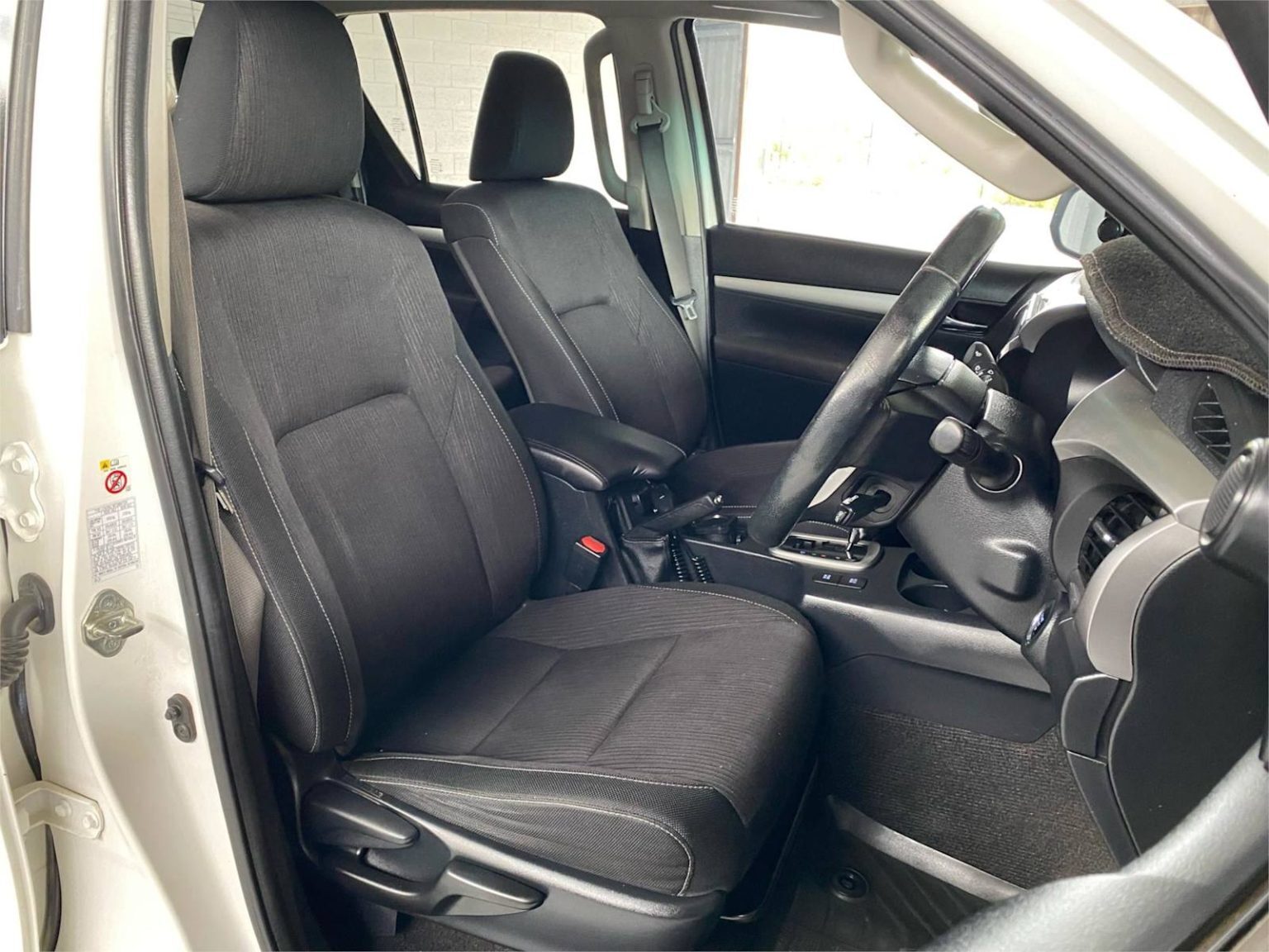 2017 Toyota Hilux SR5 (4x4) GUN126R MY17 4X4 15