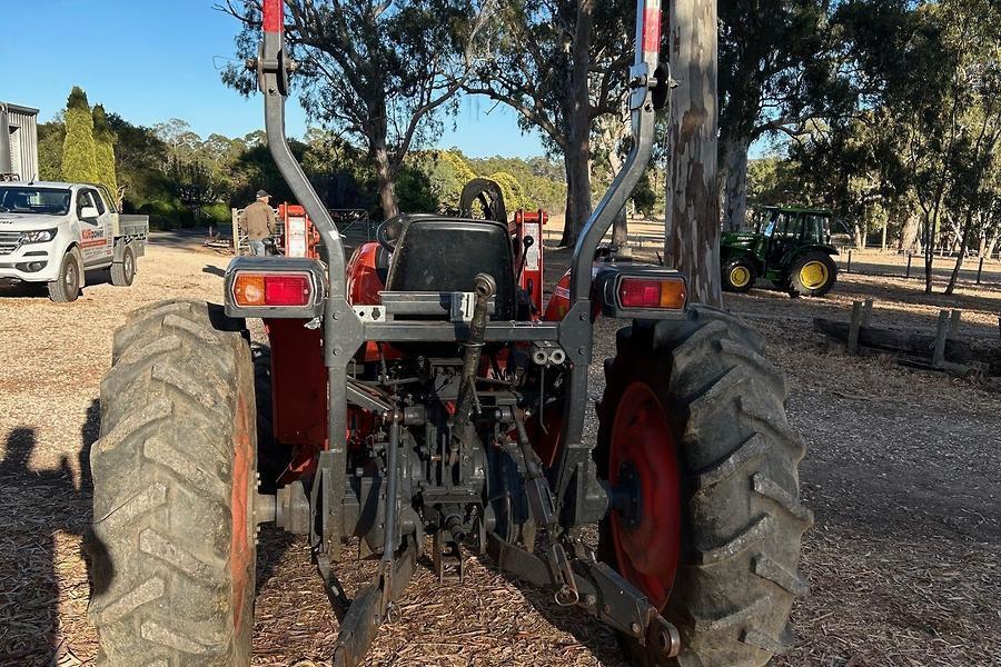 2011 Kubota MX5100 Tractor with Loader 7