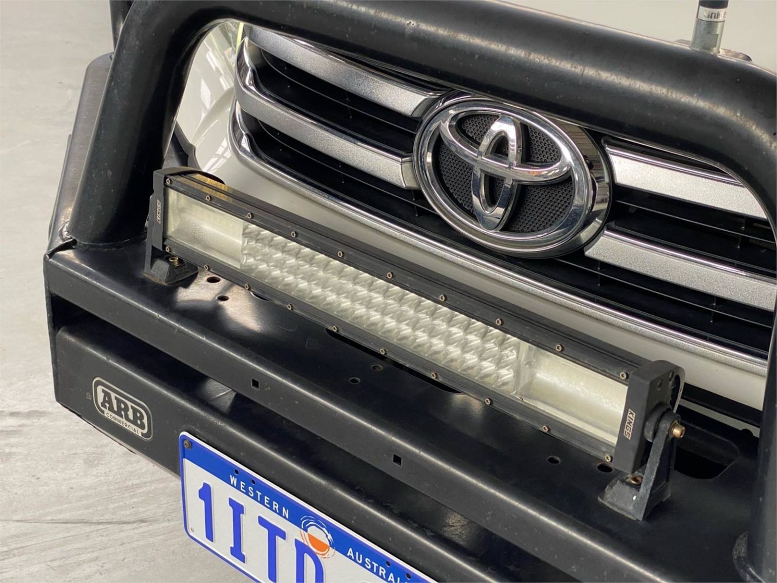 2017 Toyota Hilux SR5 (4x4) GUN126R MY17 4X4 10