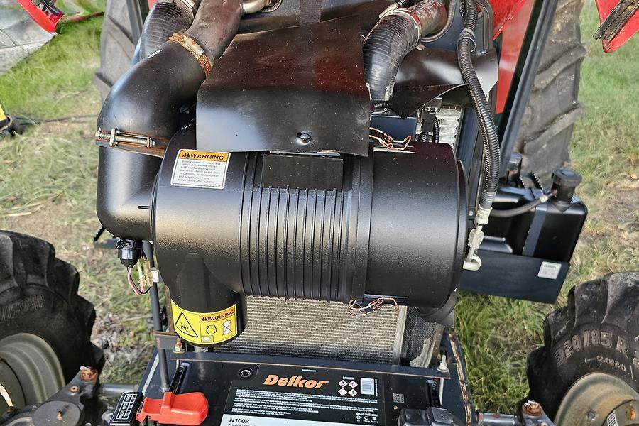 2017 Massey Ferguson 4609 Tractor