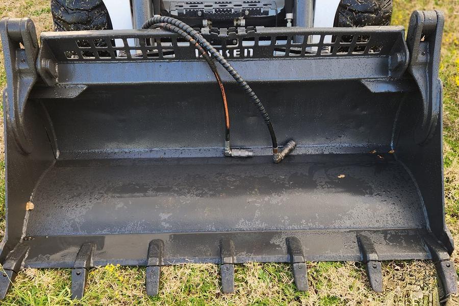 2015 Bobcat S590 4-in-1 Bucket