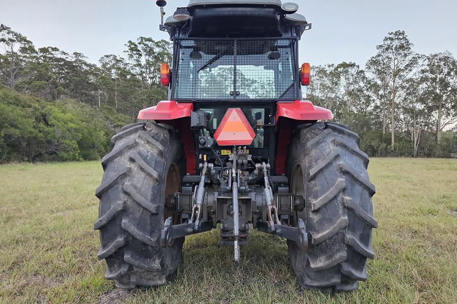 2017 Massey Ferguson 4609 Tractor 7