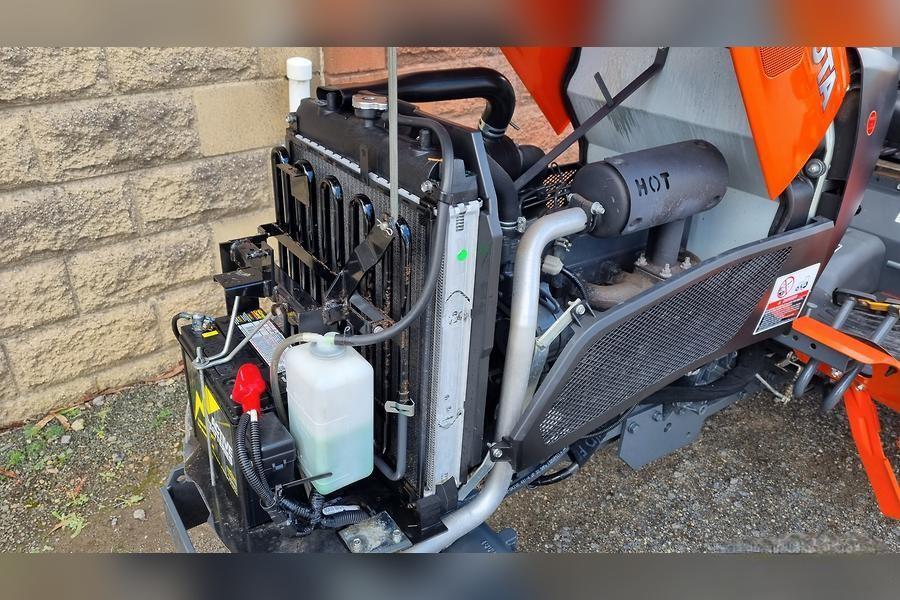 2016 Kubota B3150SU 4WD Tractor with Attachments 14