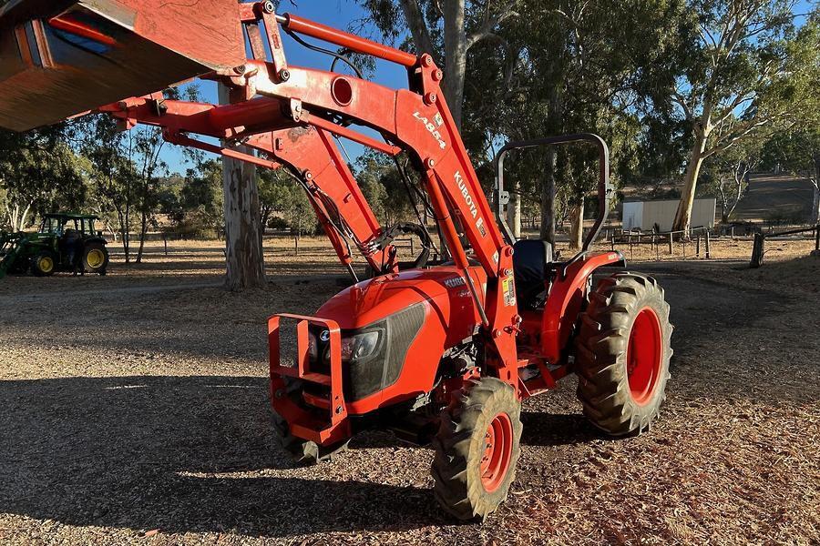 2011 Kubota MX5100 Tractor with Loader 11