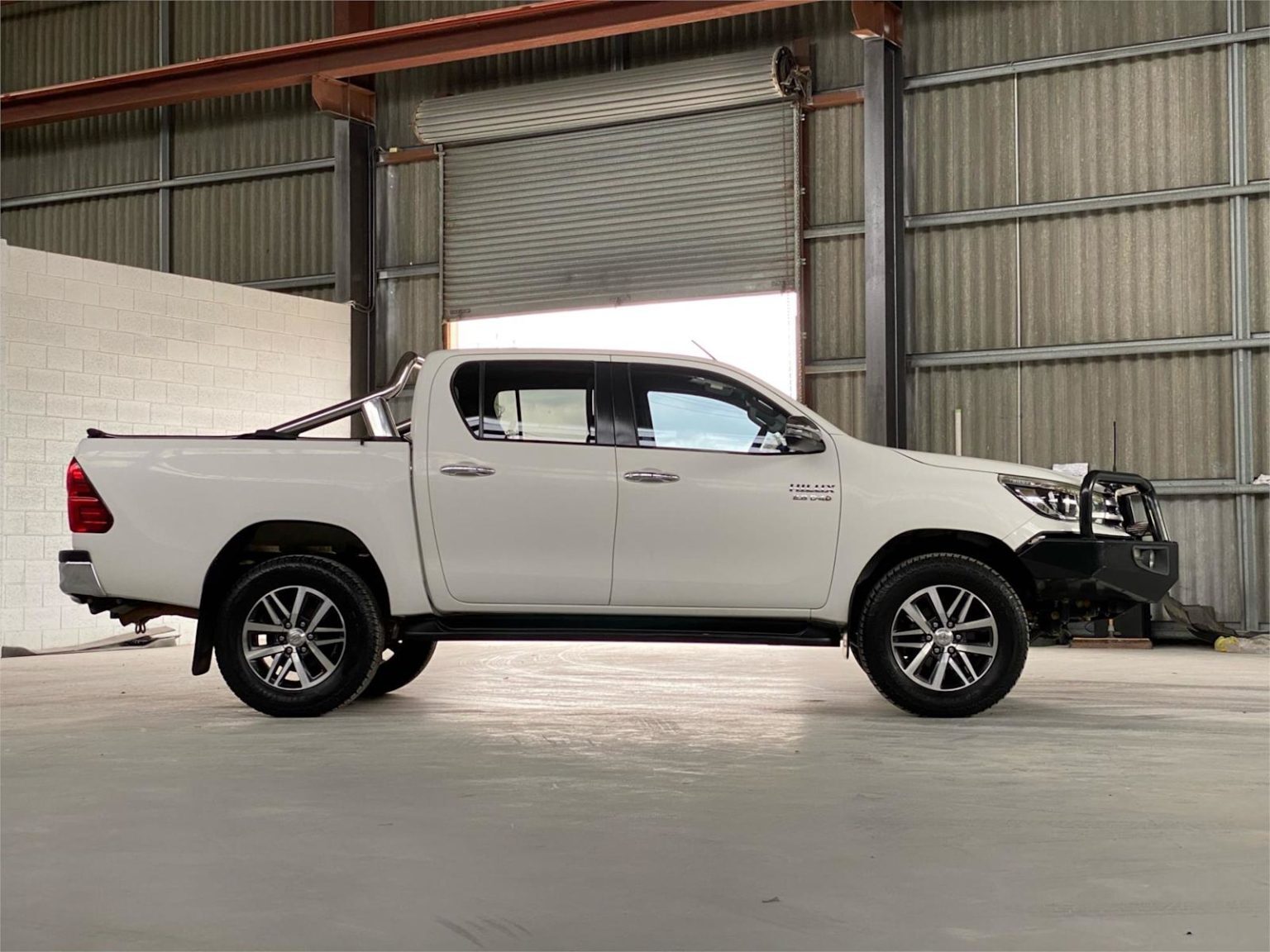 2017 Toyota Hilux SR5 (4x4) GUN126R MY17 4X4 8