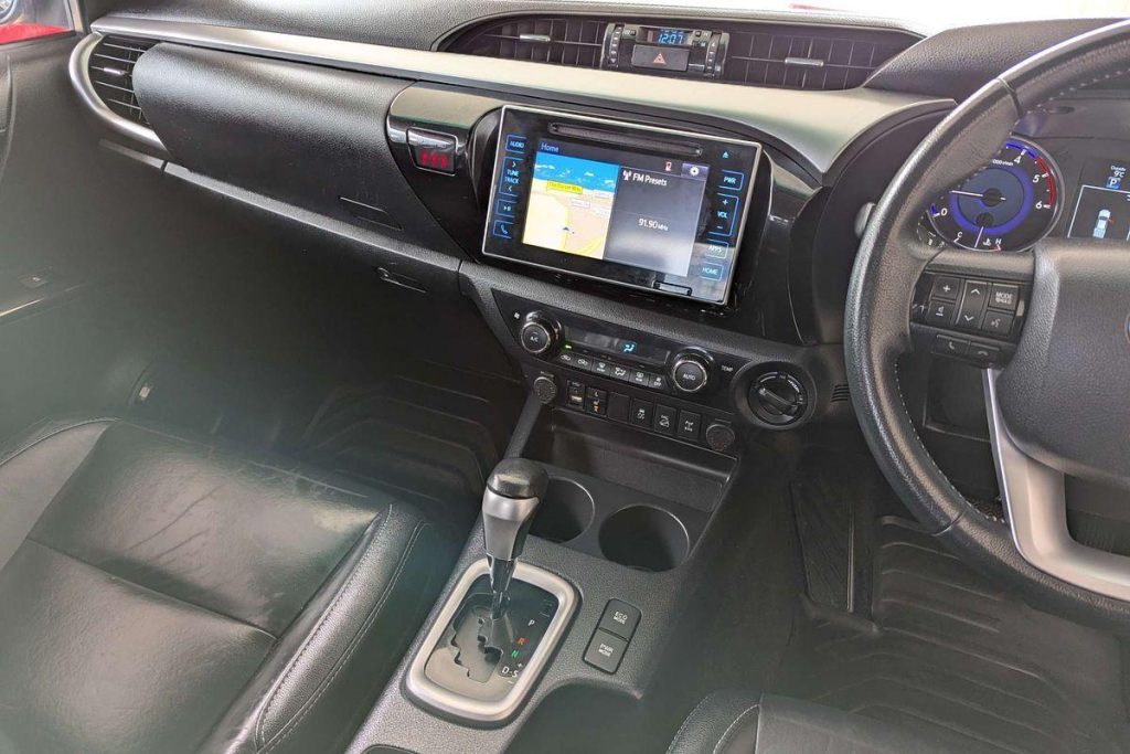 2018 Toyota Hilux SR5 4X4 Black 22