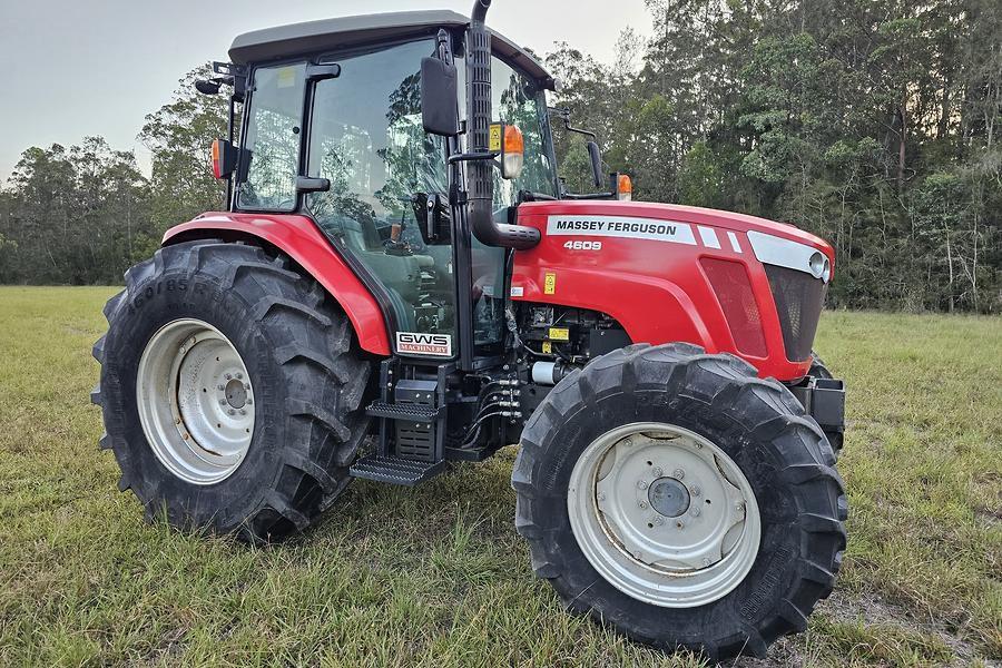 2017 Massey Ferguson 4609 Tractor 16
