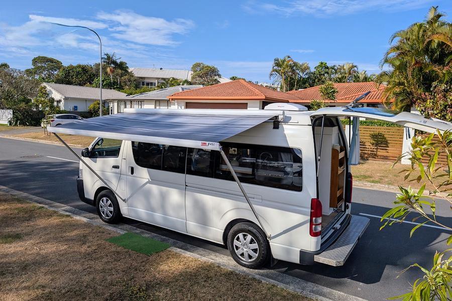 2008 Toyota HIACE Campervan 30