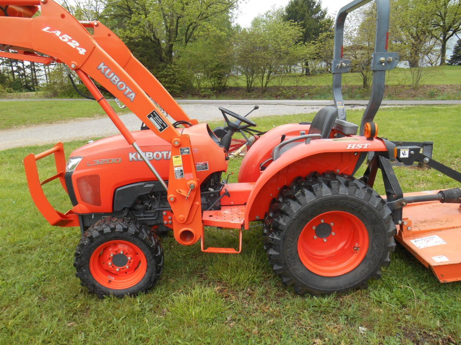 2014 Kubota L3200D Tractor Loader Slasher 7