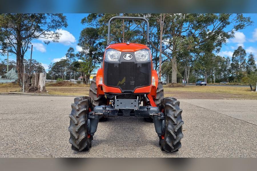 2016 Kubota B3150SU 4WD Tractor with Attachments 9