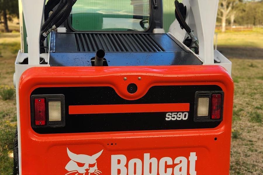 2015 Bobcat S590 4-in-1 Bucket 6