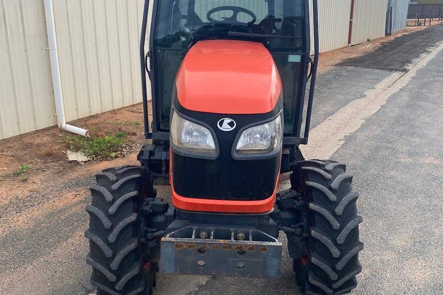 2015 Kubota M8540 Narrow 5