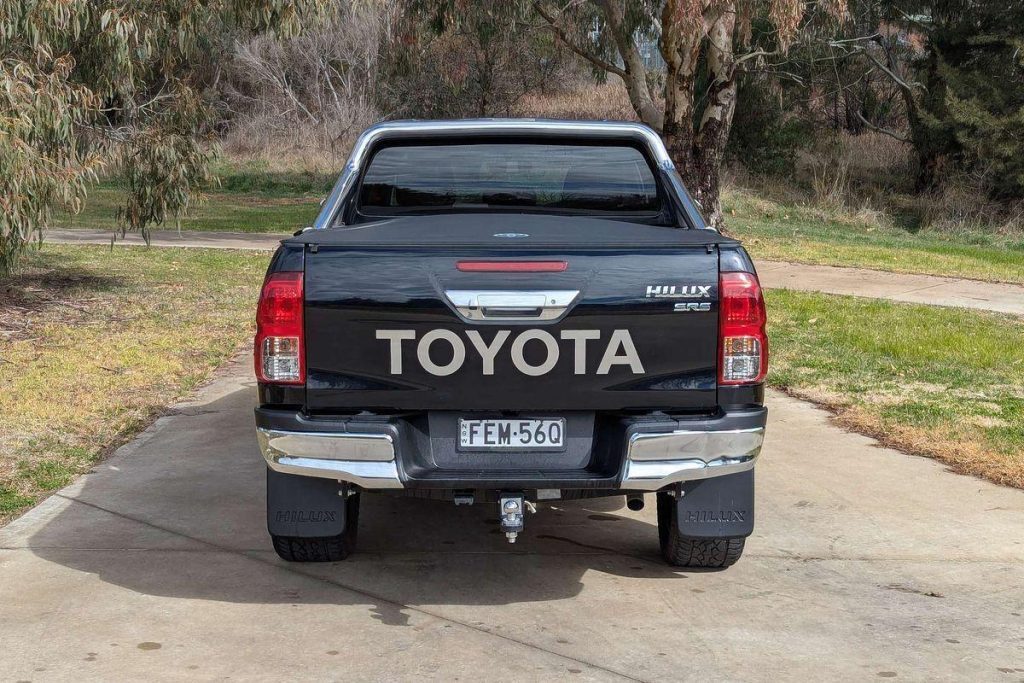 2018 Toyota Hilux SR5 4X4 Black 23