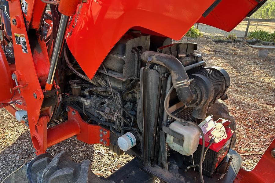 2011 Kubota MX5100 Tractor with Loader 8