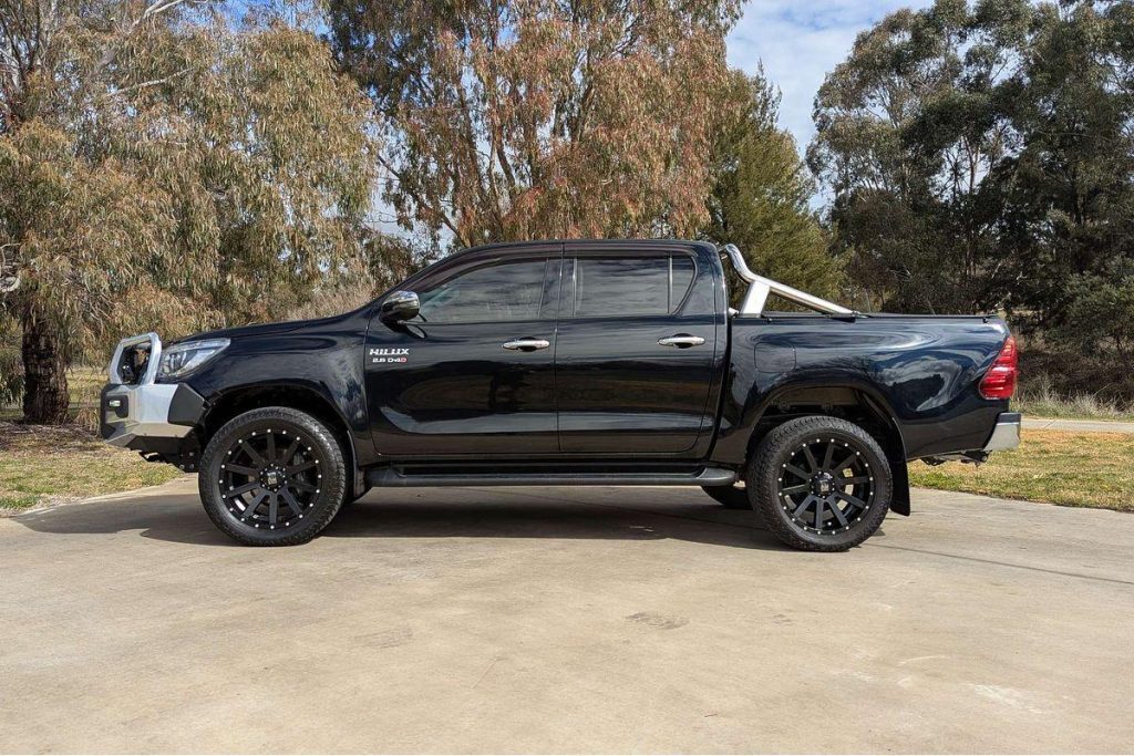 2018 Toyota Hilux SR5 4X4 Black 14
