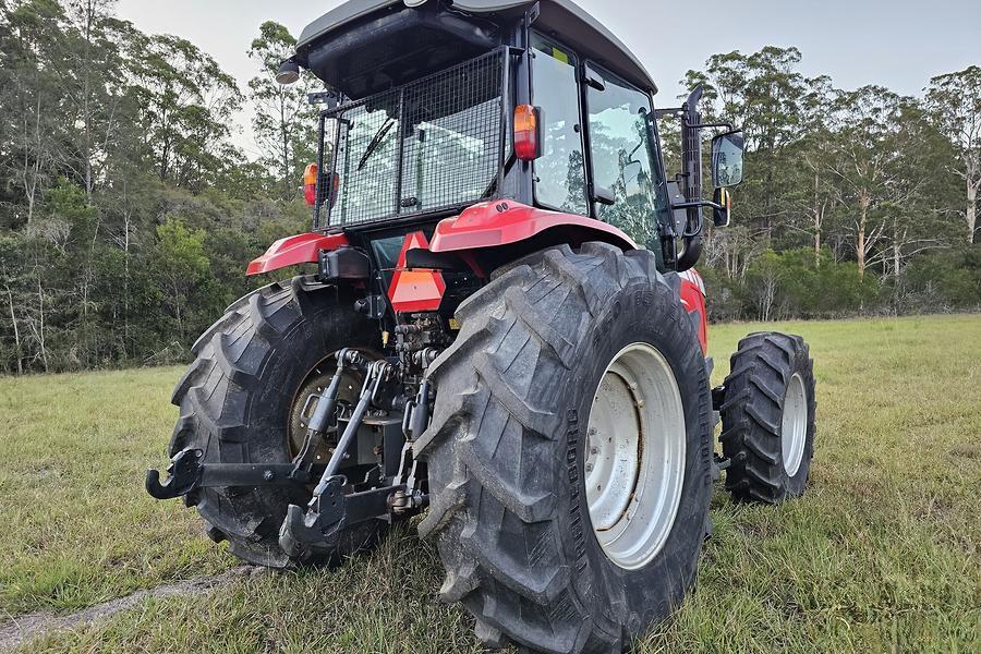 2017 Massey Ferguson 4609 Tractor 9