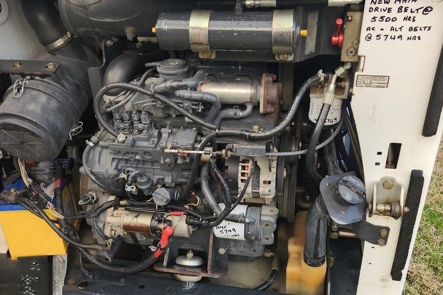 2015 Bobcat S590 4-in-1 Bucket 9