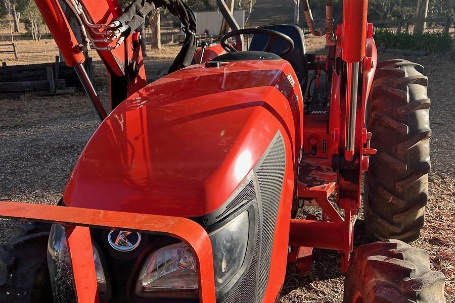 2011 Kubota MX5100 Tractor with Loader 6