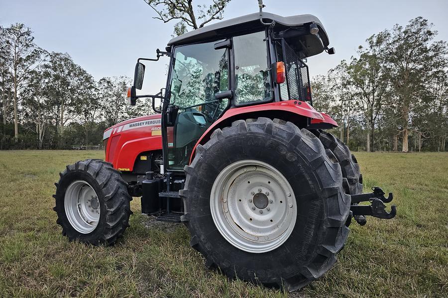 2017 Massey Ferguson 4609 Tractor 4