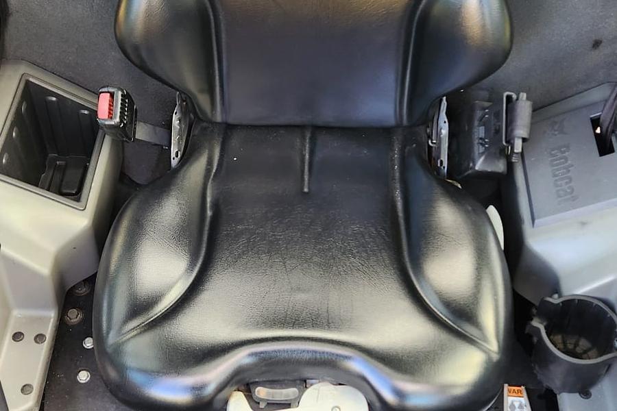 2015 Bobcat S590 4-in-1 Bucket 4