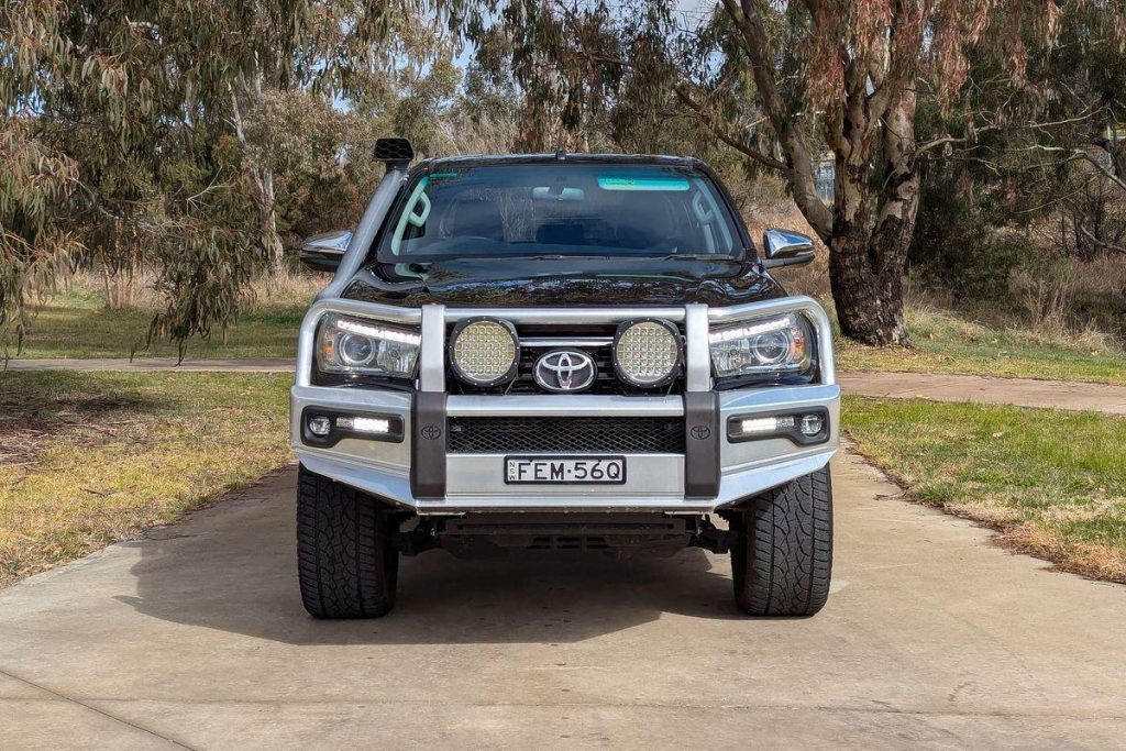2018 Toyota Hilux SR5 4X4 Black 16