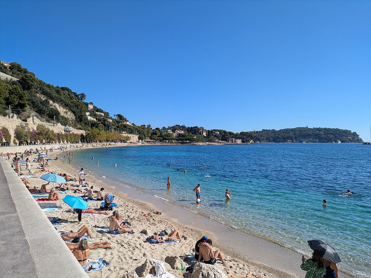 Les Marinières beach on the Bay of Villefranche