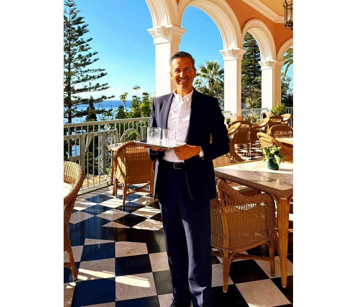 Daniel Pereira, da Butler Élégance, com um tabuleiro