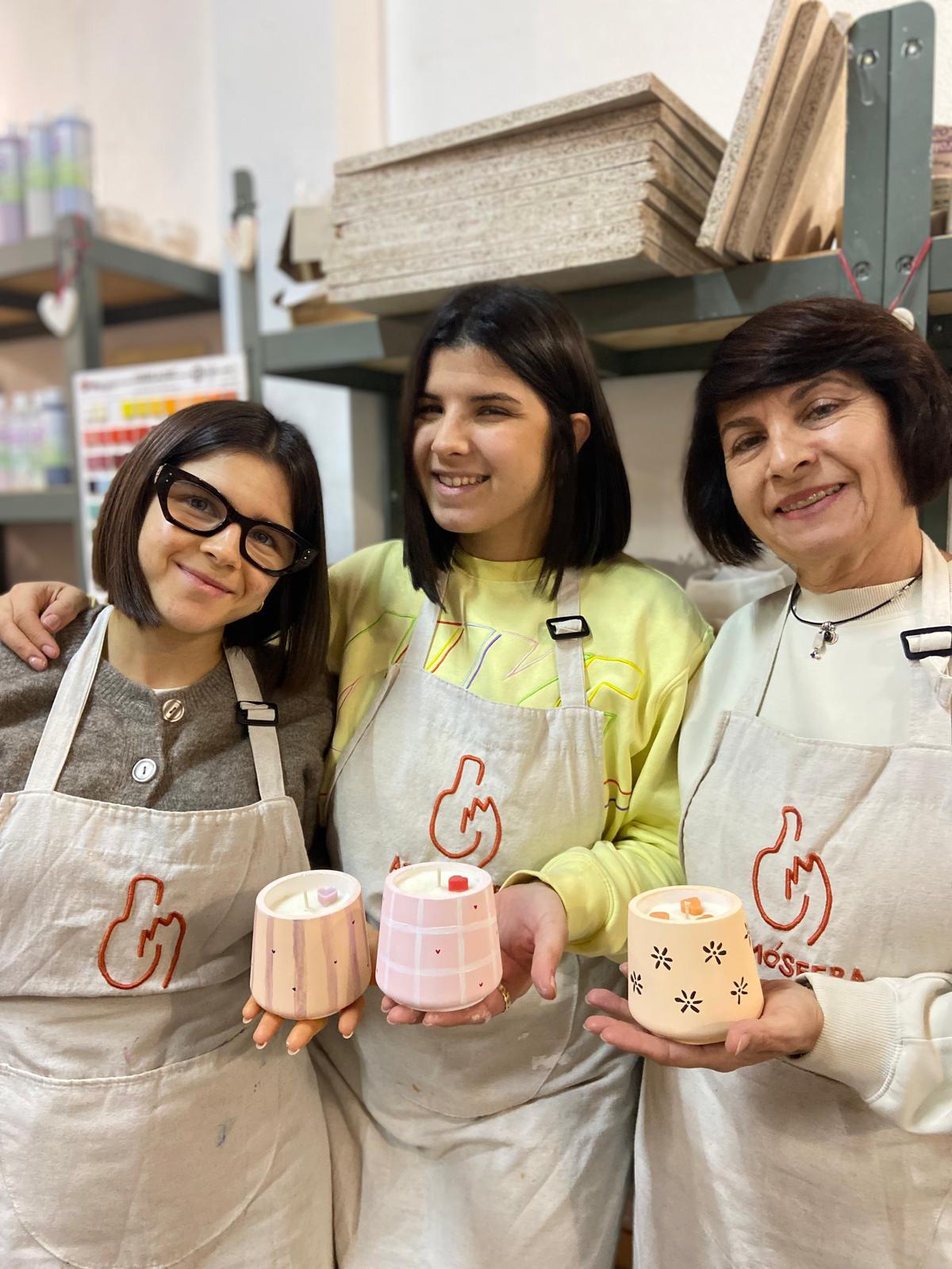 Velas artesanales con luz cálida