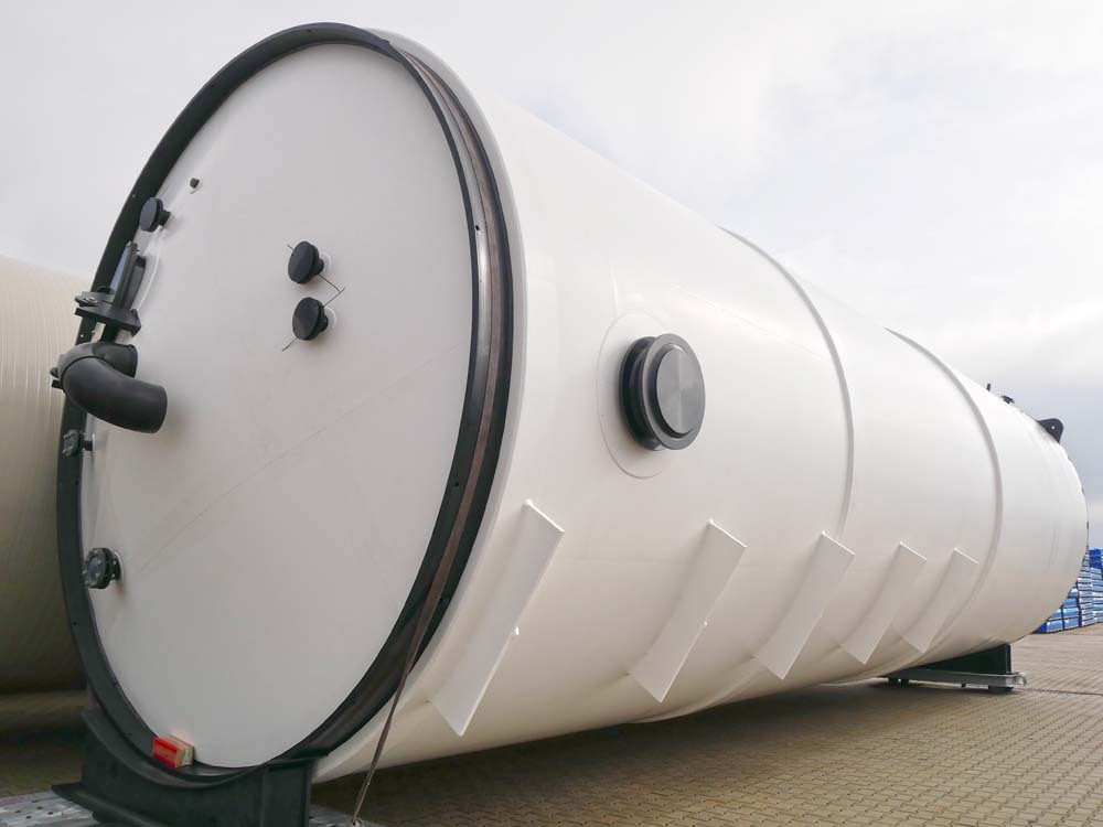 Fittings for chemical media — Chemical tanks