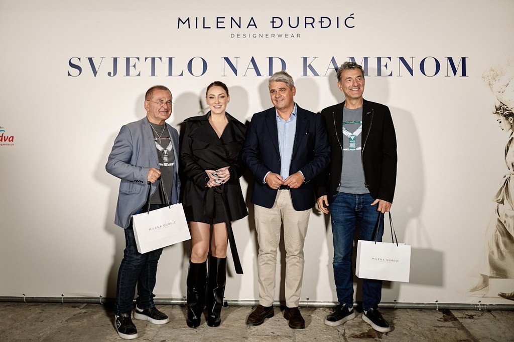 Milena posing with guests after the show