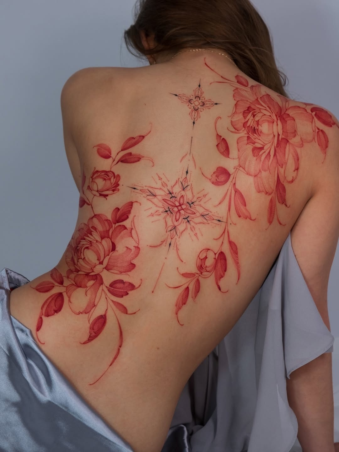 Florales Tattoo von Anastasia Helfer – Arbeit 1