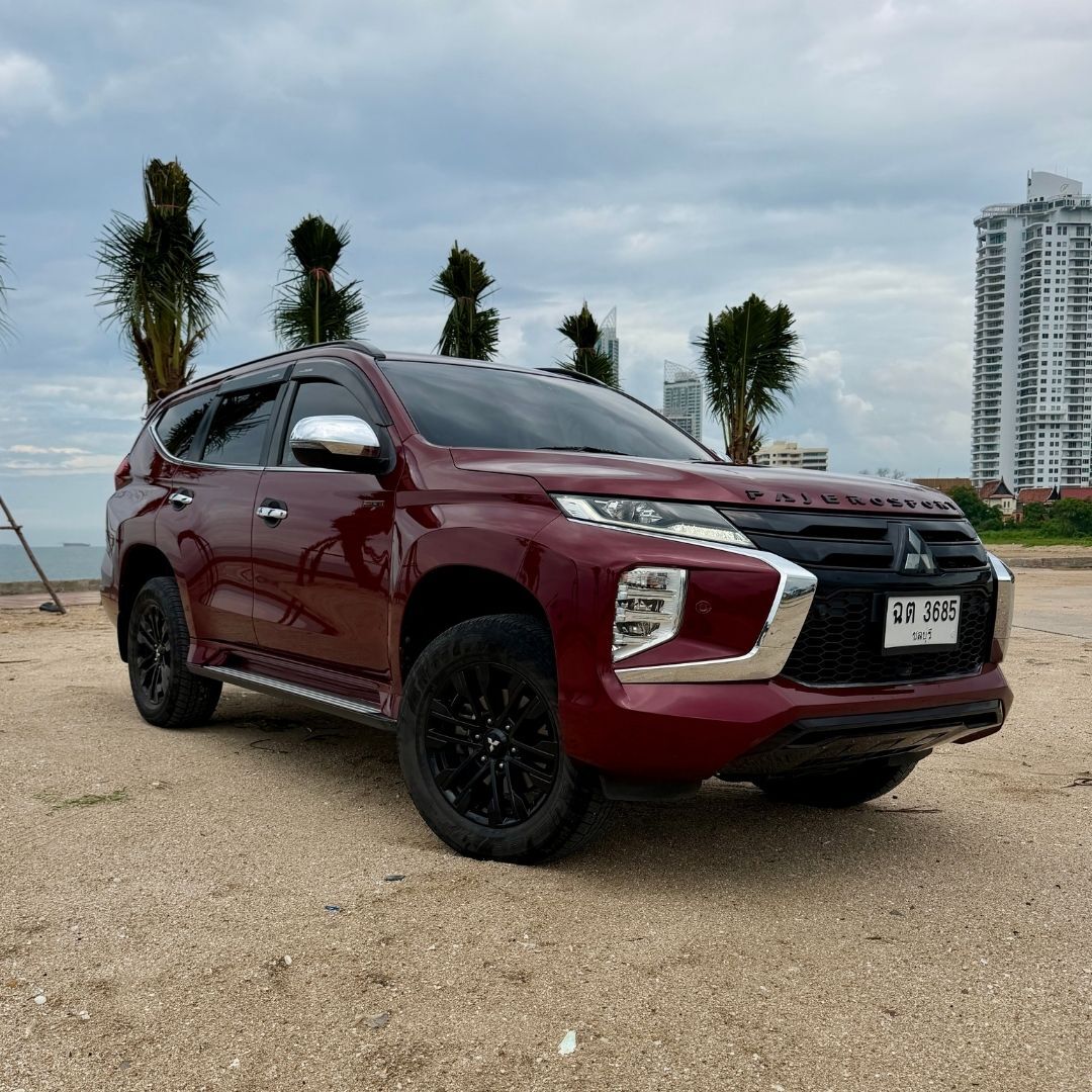 Rent Mitsubishi Pajero Sport white 7-seater luxury SUV in Pattaya