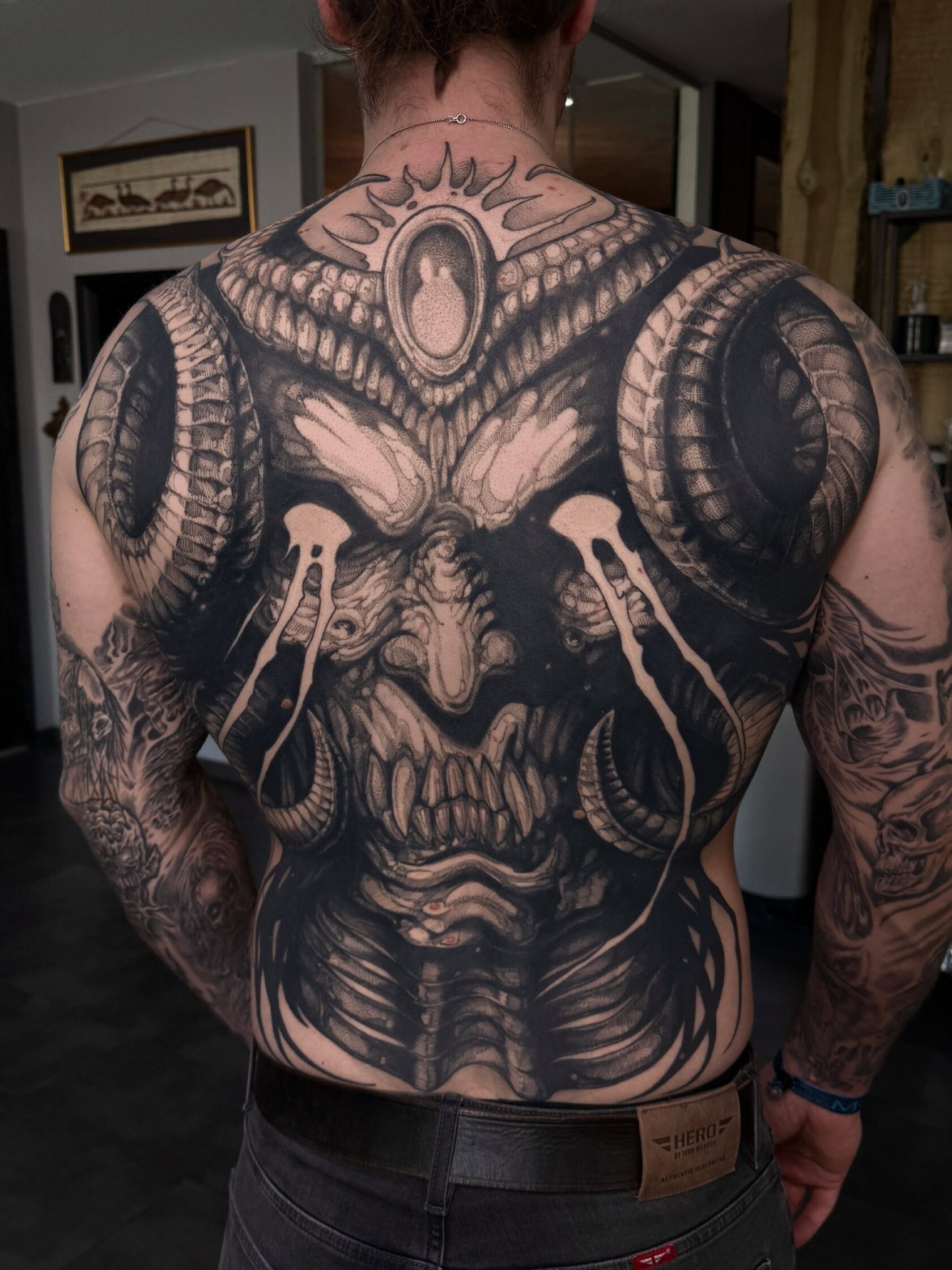 Dark Graphik Tattoo von Nikolaj – Arbeit 10
