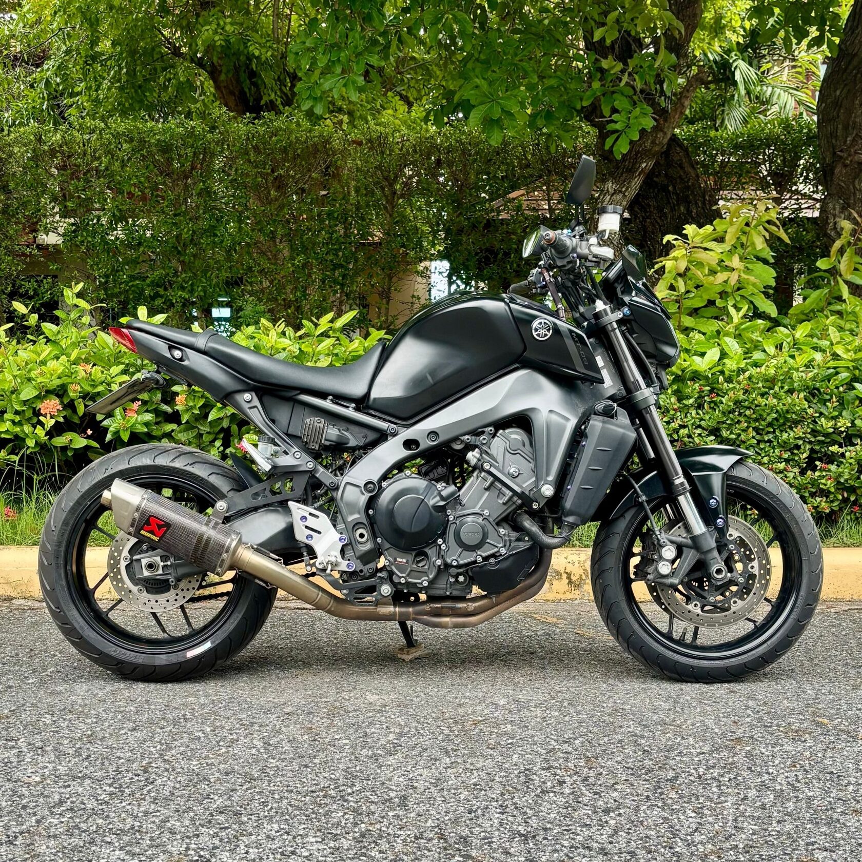 Yamaha MT-09 Gen3 hyper naked motorcycle rental Pattaya