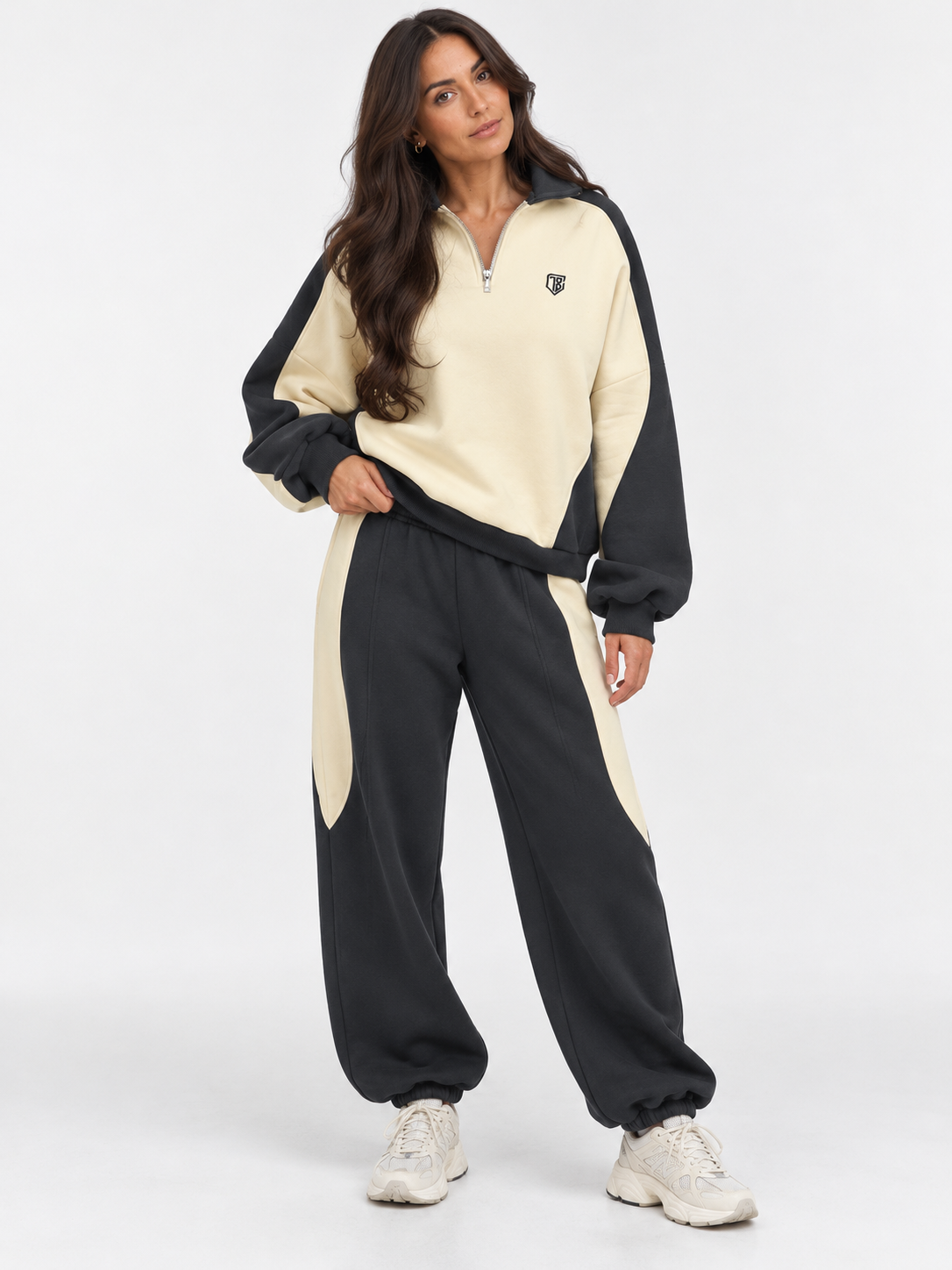 Жіночий теплий костюм oversize на флісі з вишивкою