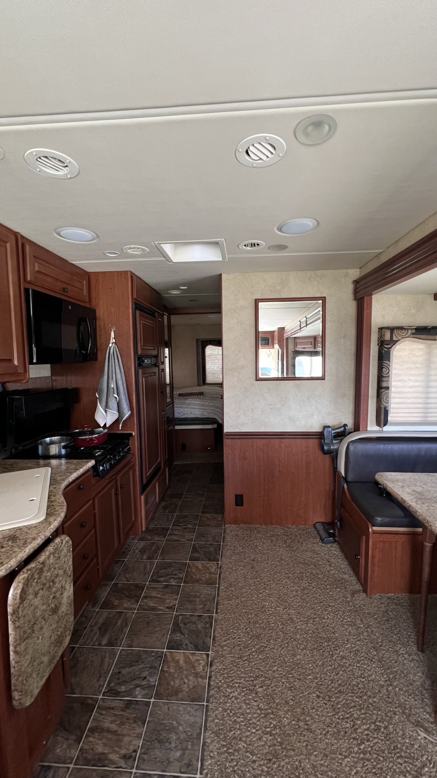 Kitchen & dining