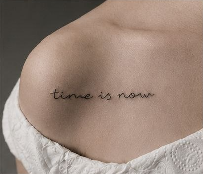 Schriftzug time is now von Kosta